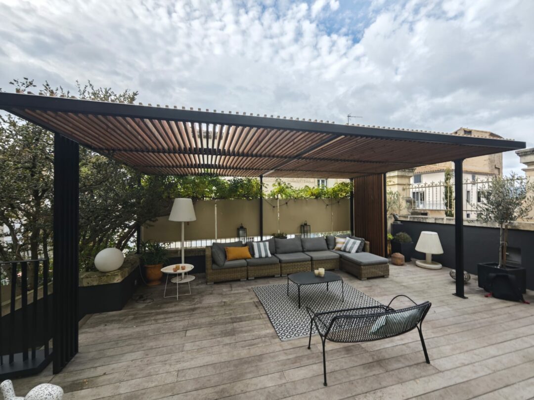 Pergola bioclimatique (à lames orientables, motorisées ou manuelles)
